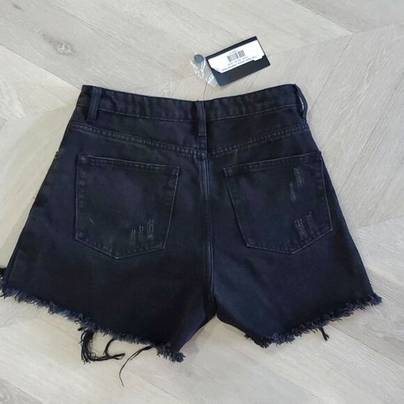 Signature 8 Black, The Taylor Distressed Cut Off Jean Shorts Size Small, NWT ✨️ - Picture 4 of 5